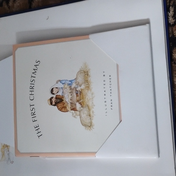 The first Christmas pop up book - Picture 2 of 4